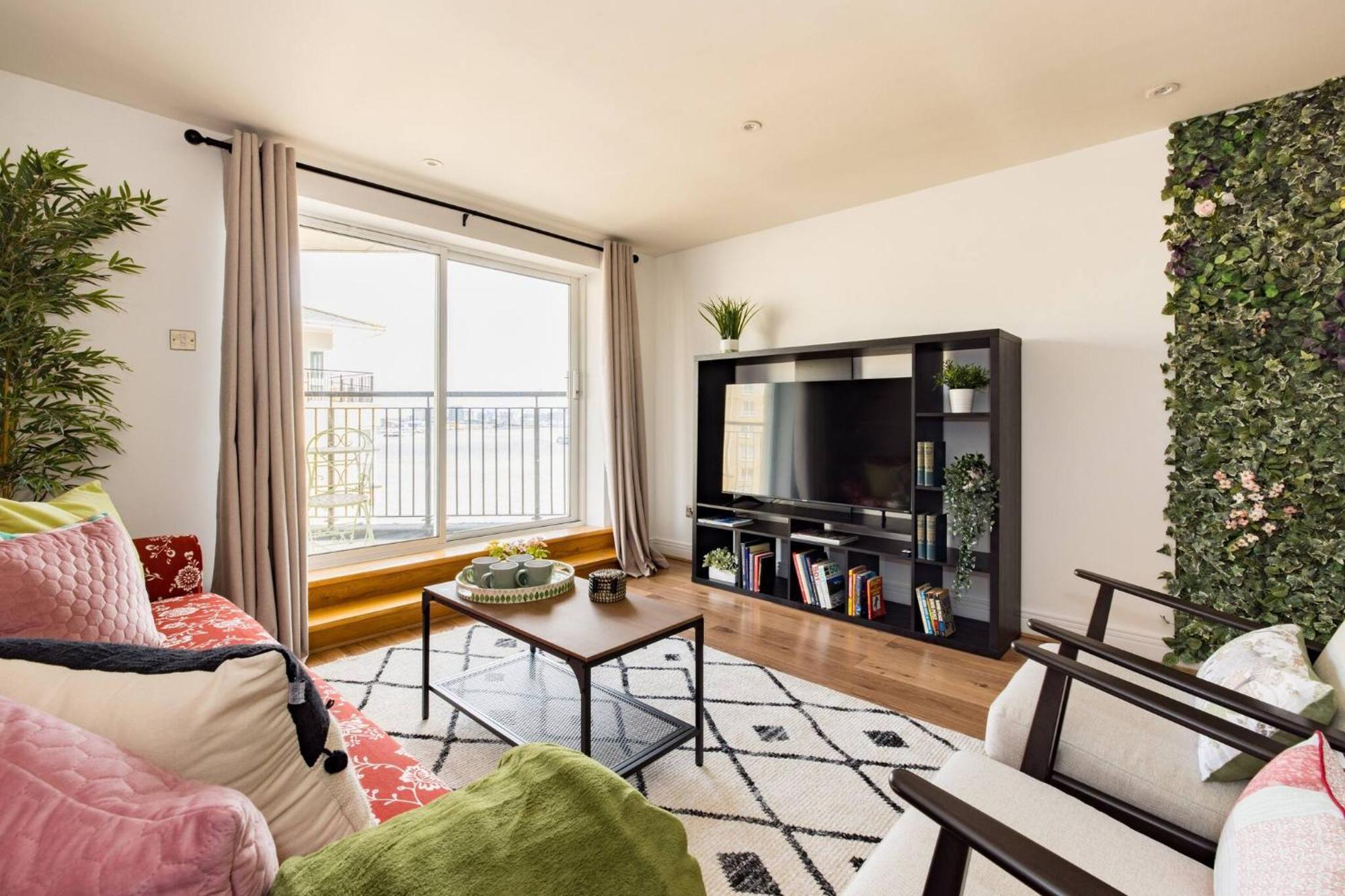 Wild Roses Service Apartments - East India Londra Exterior foto